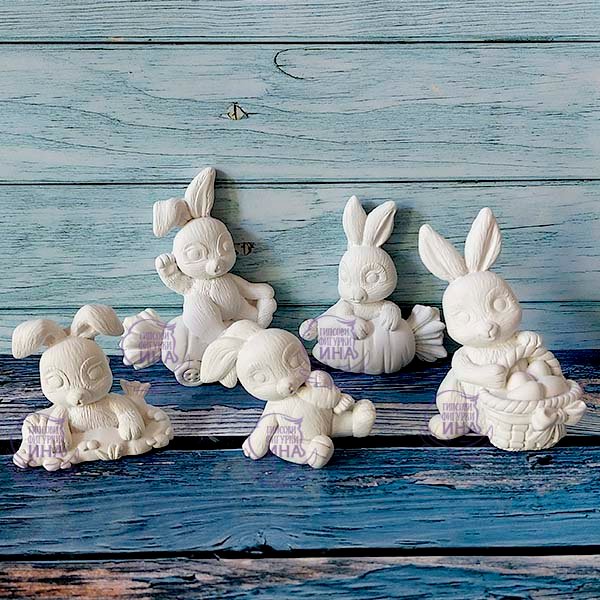 Зайци с кошници и моркови